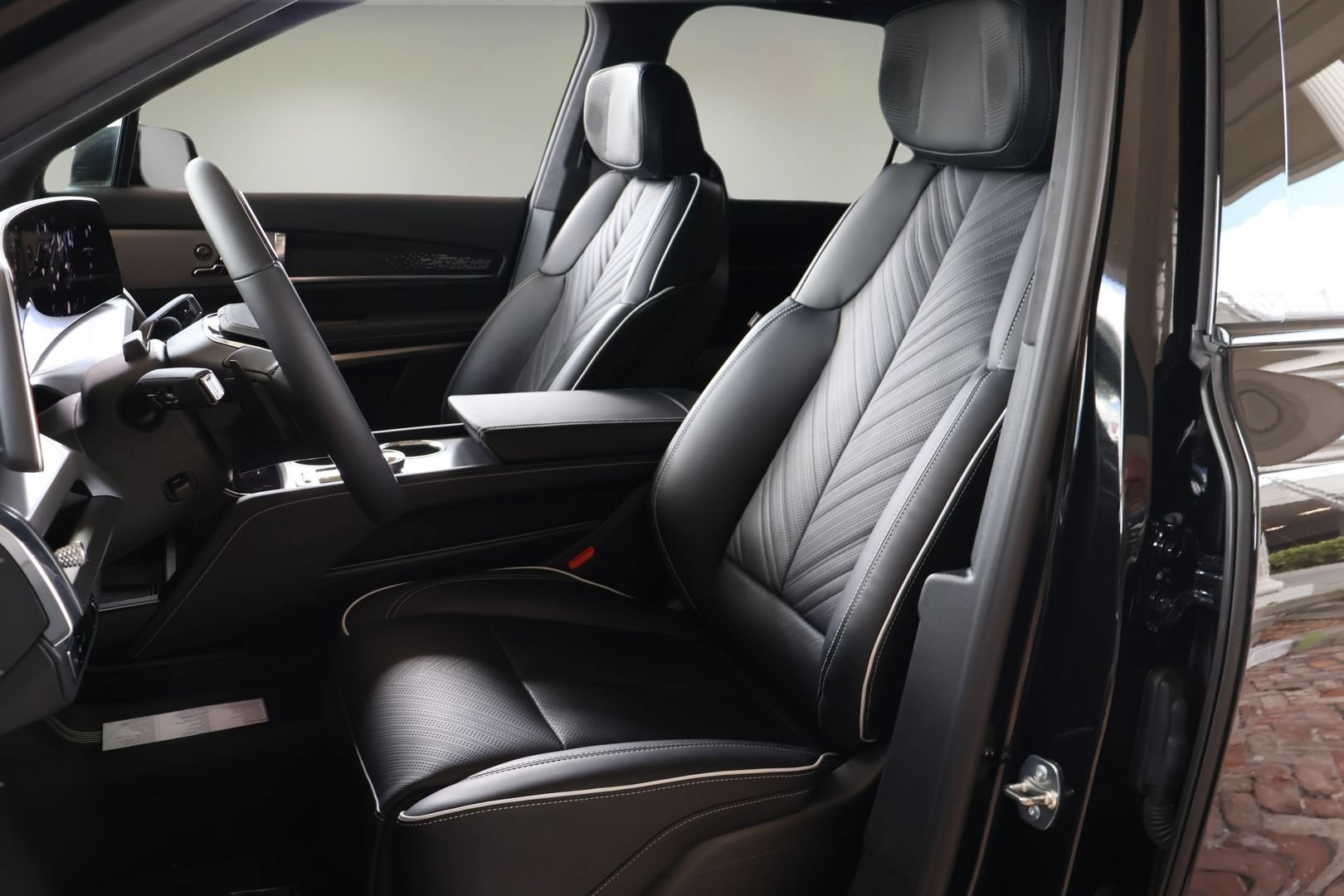 Certified 2026 Cadillac Vistiq Luxury w/ LPO, Floor Liner Package AWD/4WD image 12