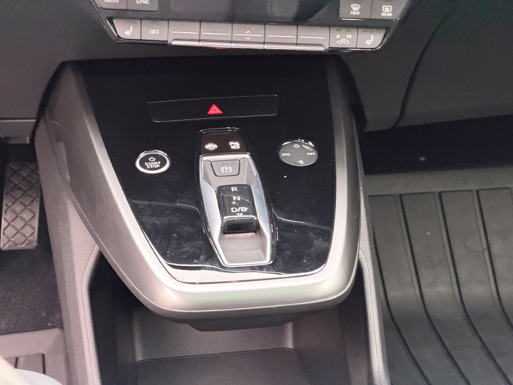 Used 2024 Audi Q4 e-tron Premium AWD/4WD image 20