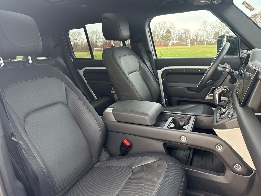 New 2024 Land Rover Defender 130 X-Dynamic SE image 16