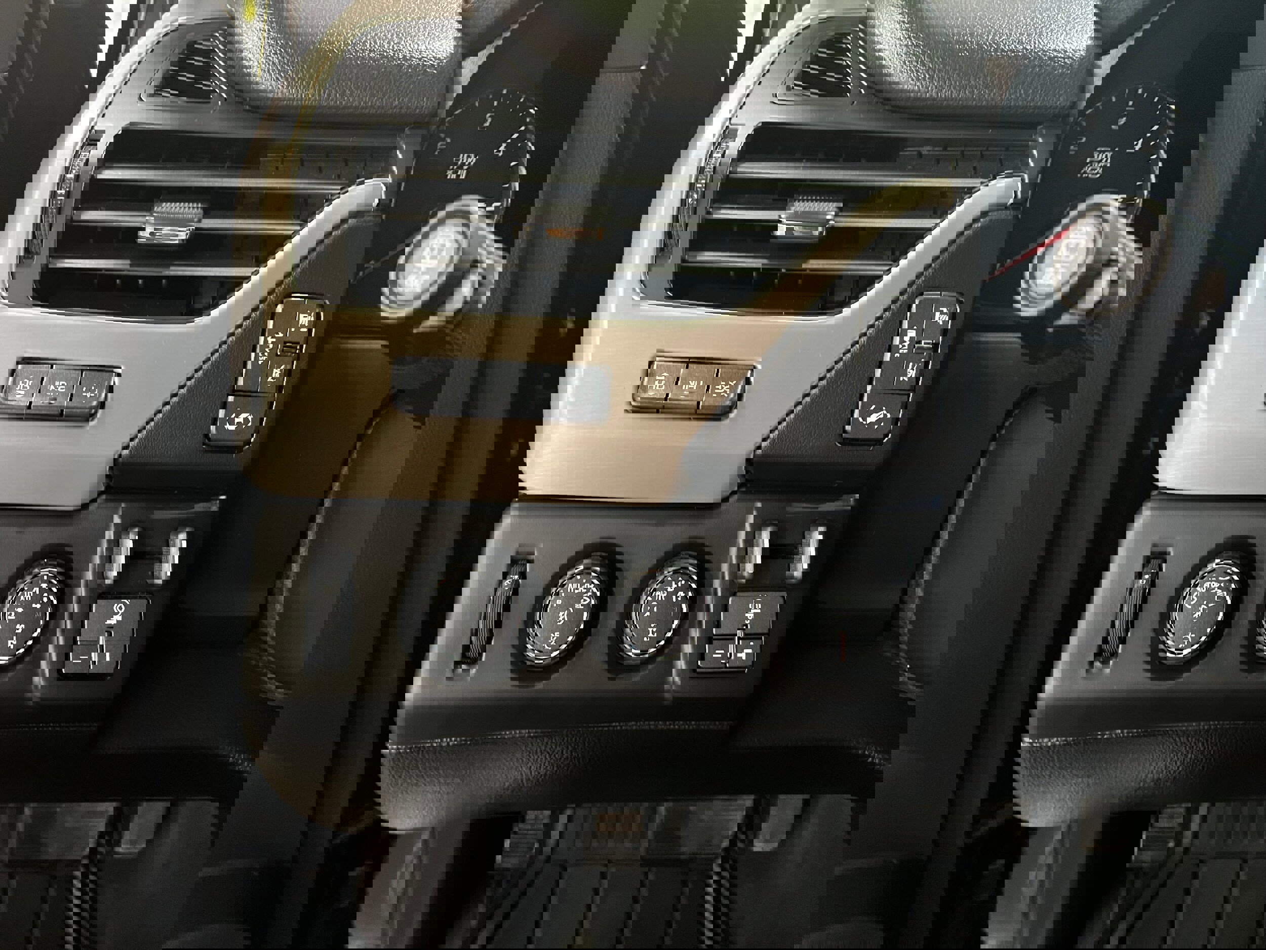 Used 2015 GMC Yukon Denali w/ Touring Package image 23