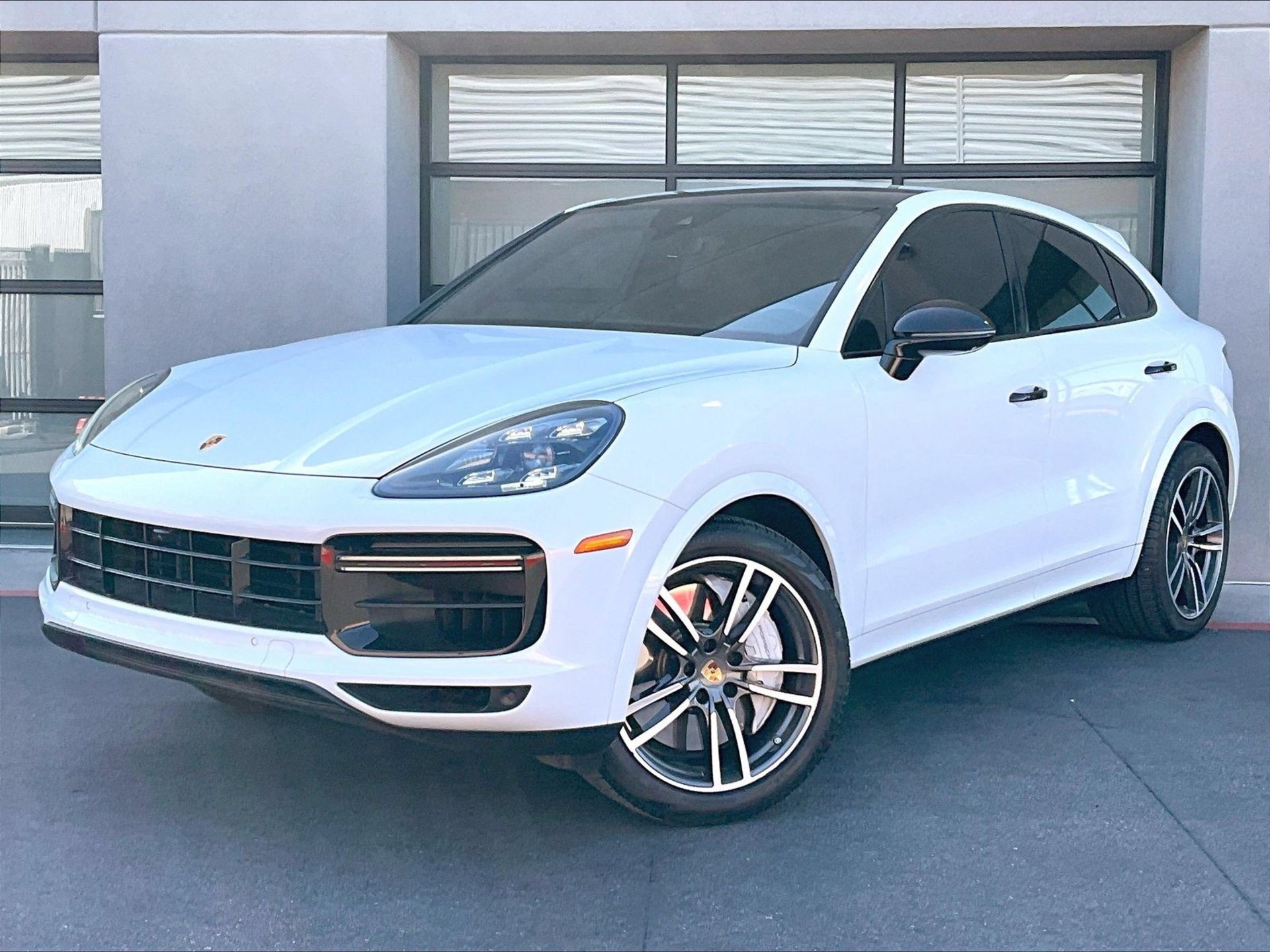 Certified 2020 Porsche Cayenne Turbo AWD/4WD image 1