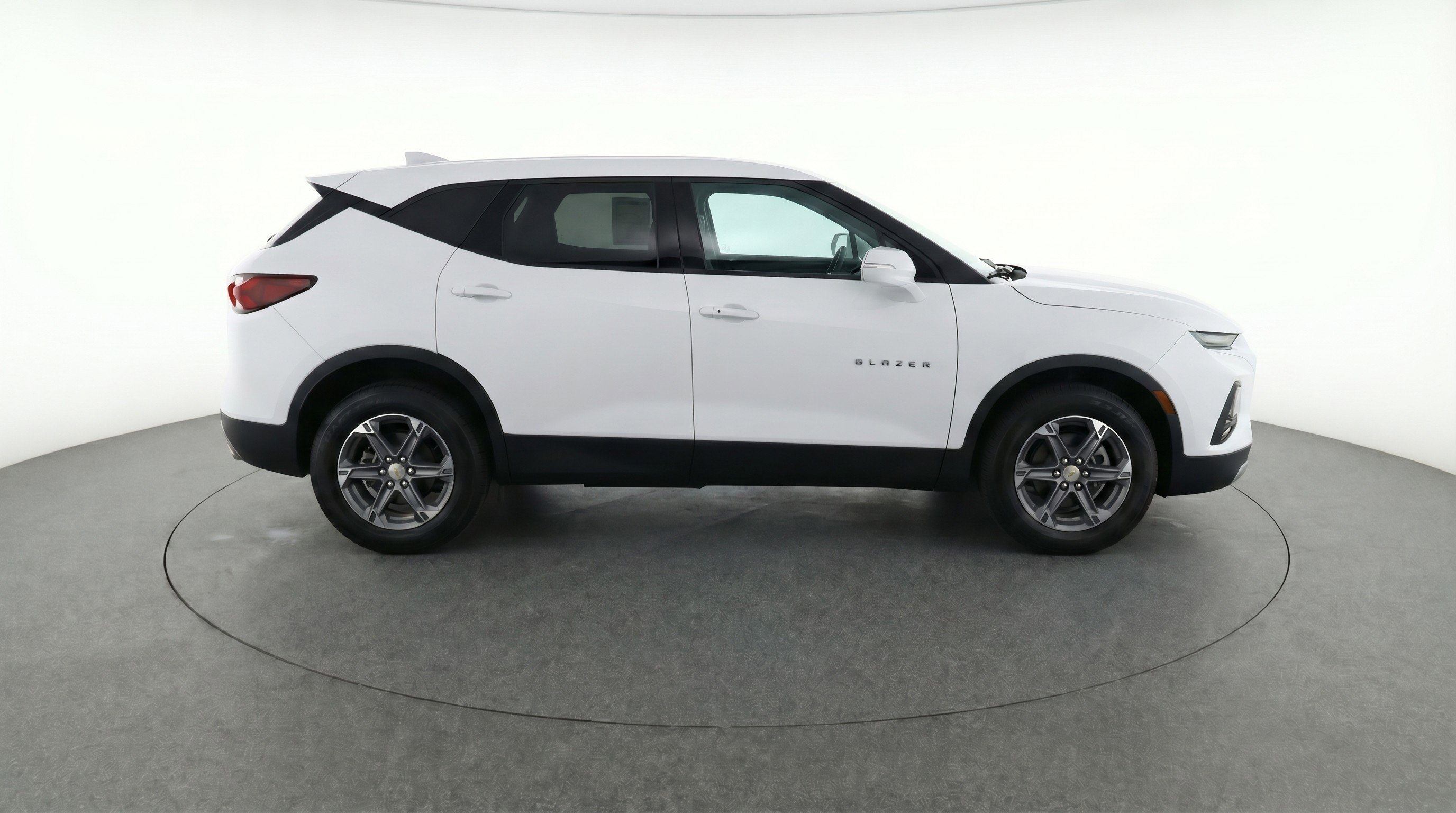Used 2025 Chevrolet Blazer LT FWD image 11