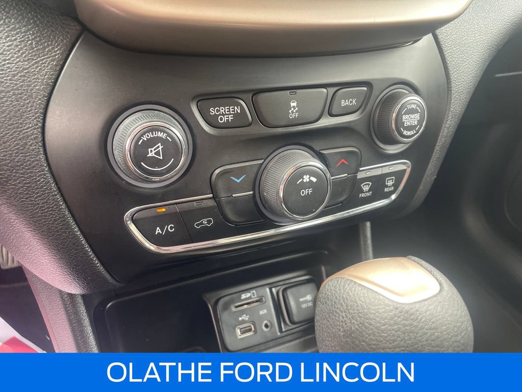 Used 2017 Jeep Cherokee Latitude FWD image 13