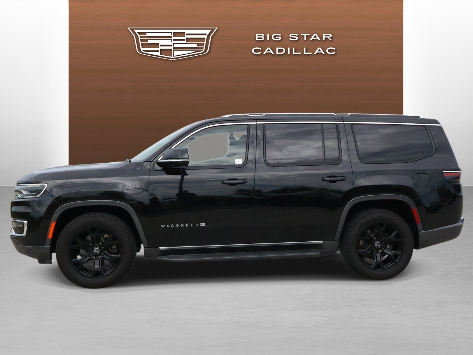 Used 2022 Jeep Wagoneer Series I w/ Premium Group I AWD/4WD image 2