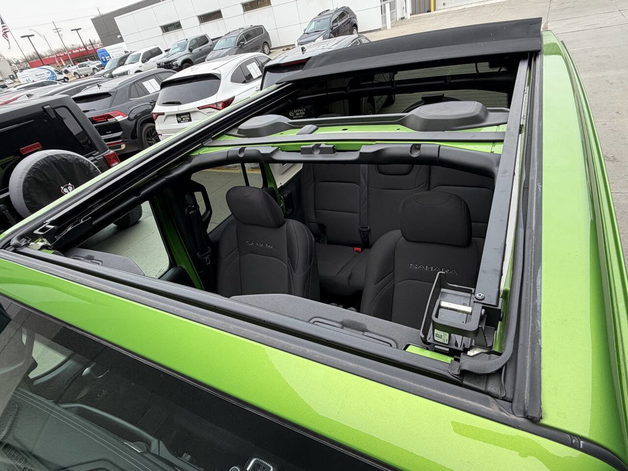 Used 2019 Jeep Wrangler Unlimited Sahara image 18