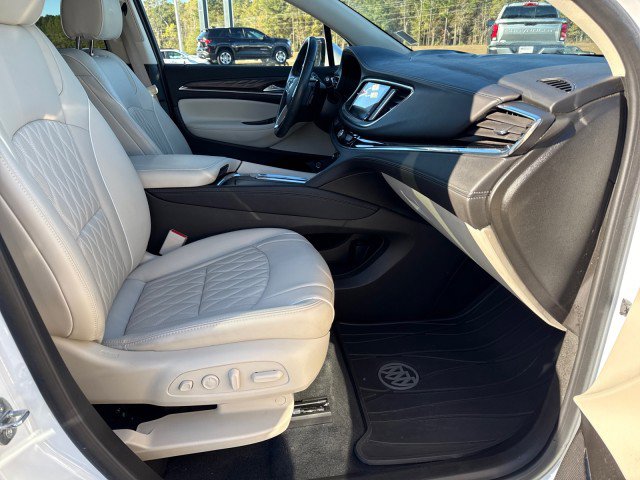 Used 2023 Buick Enclave Avenir image 9