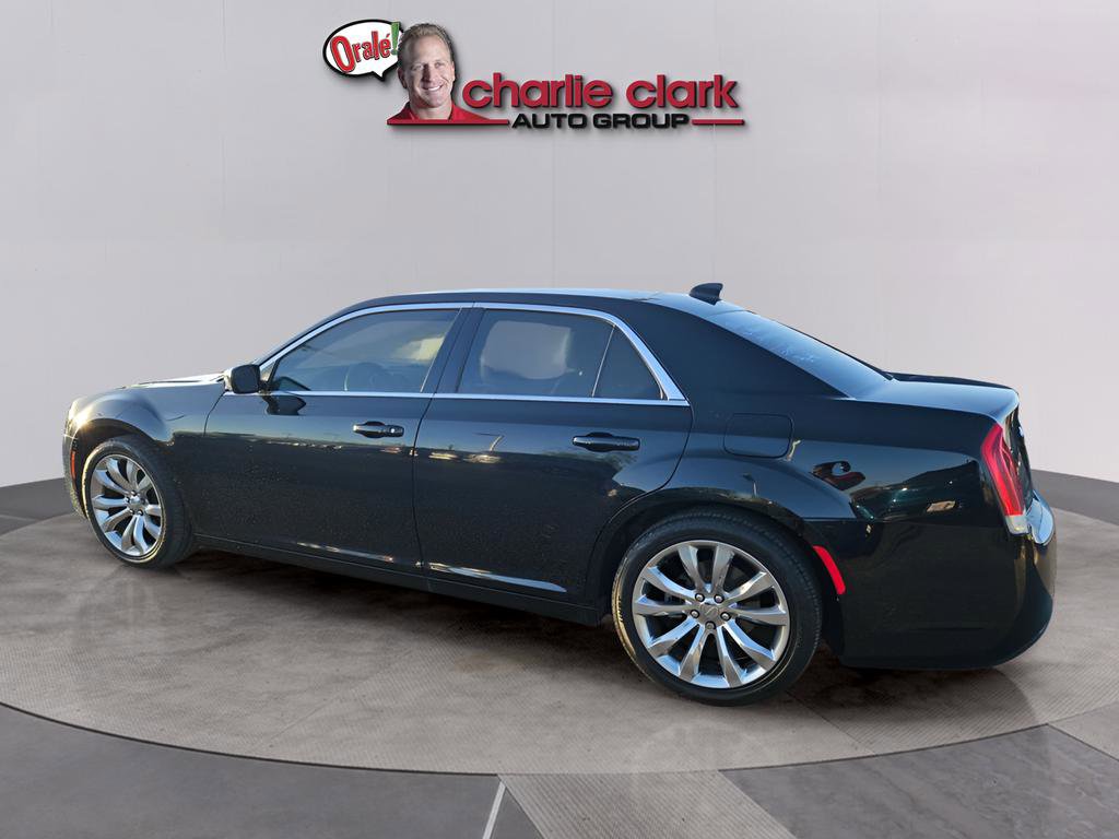 Used 2021 Chrysler 300 Touring w/ Chrome Appearance Package image 4