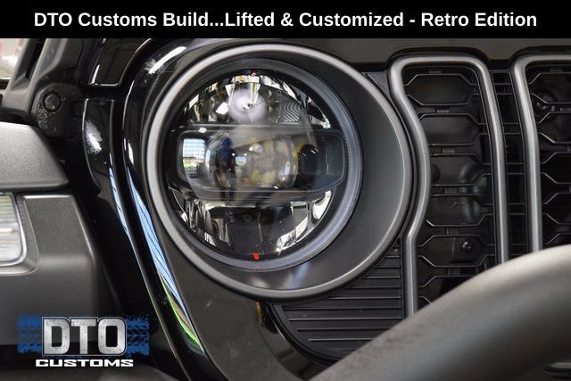 Used 2025 Jeep Wrangler Unlimited Rubicon w/ Convenience Group AWD/4WD image 10