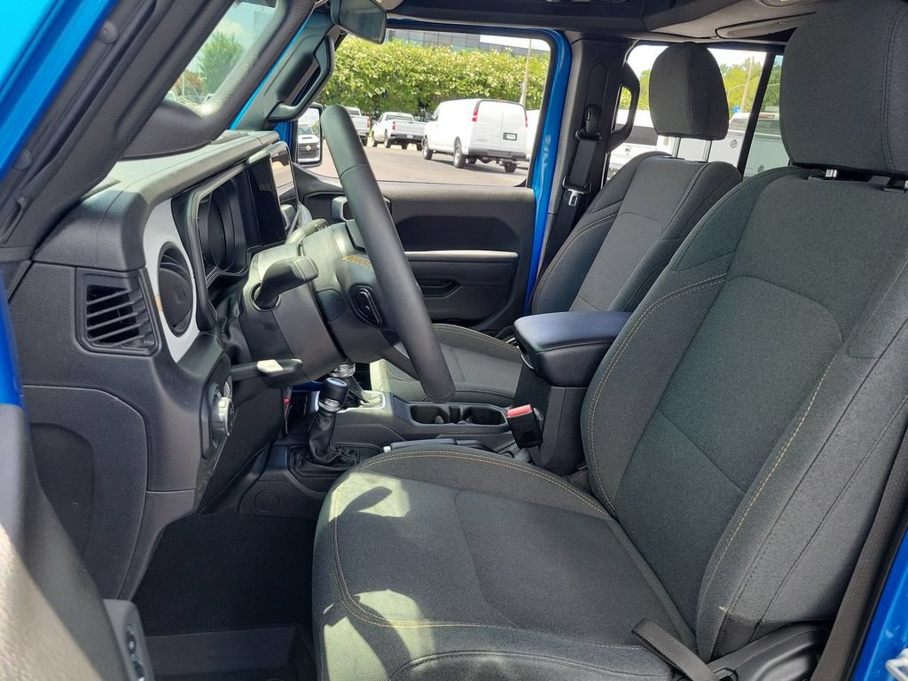 Used 2024 Jeep Gladiator Sport AWD/4WD image 18