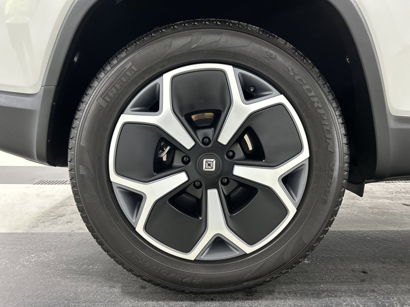 Used 2024 Rivian R1S Adventure AWD/4WD image 12