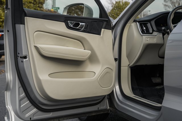 Used 2022 Volvo XC60 T8 Inscription w/ Advanced Package image 36
