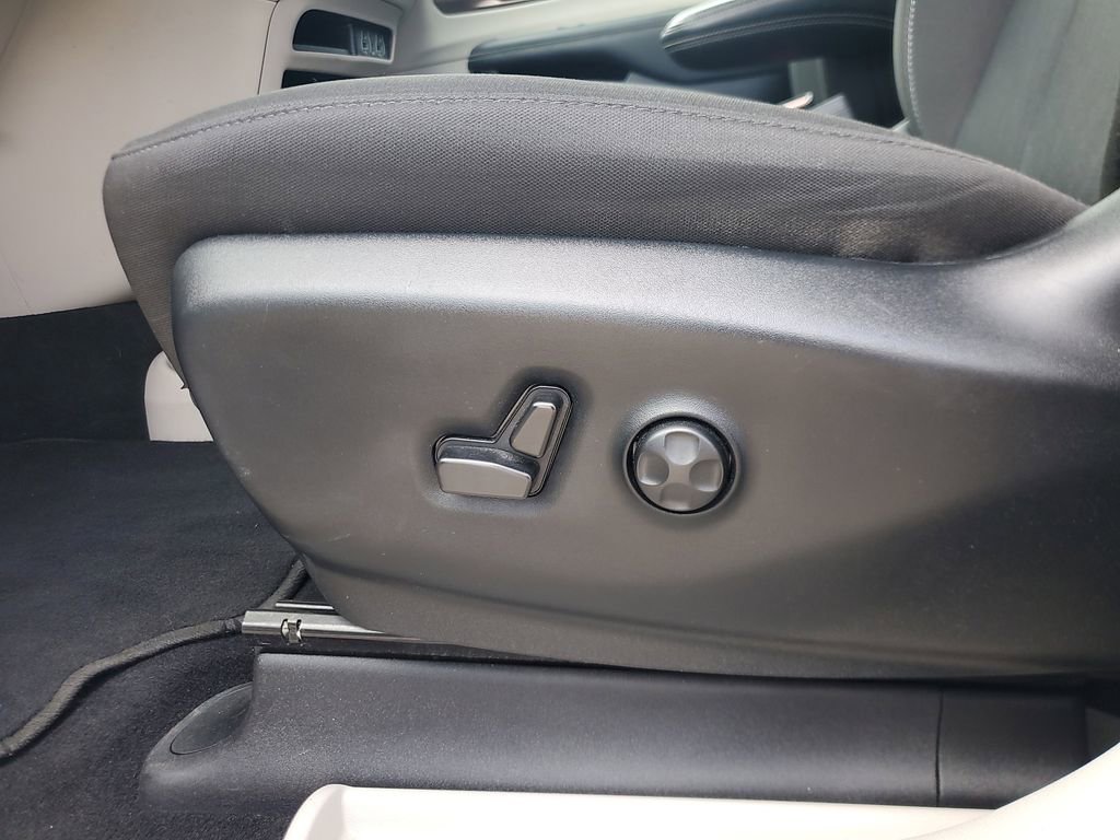 Used 2024 Chrysler Voyager LX image 15