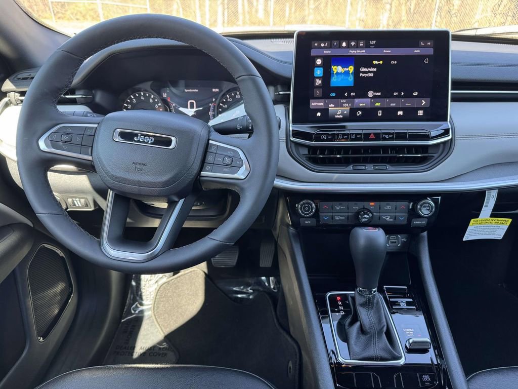 Used 2026 Jeep Compass Limited AWD/4WD image 17