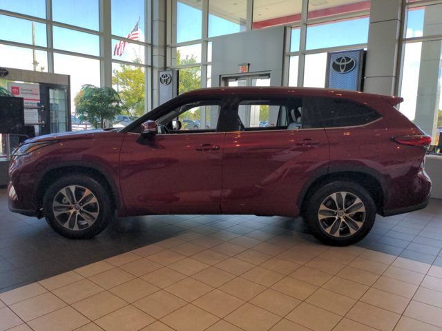Used 2022 Toyota Highlander XLE FWD image 7