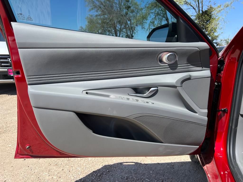 Used 2025 Hyundai Elantra Sport image 21