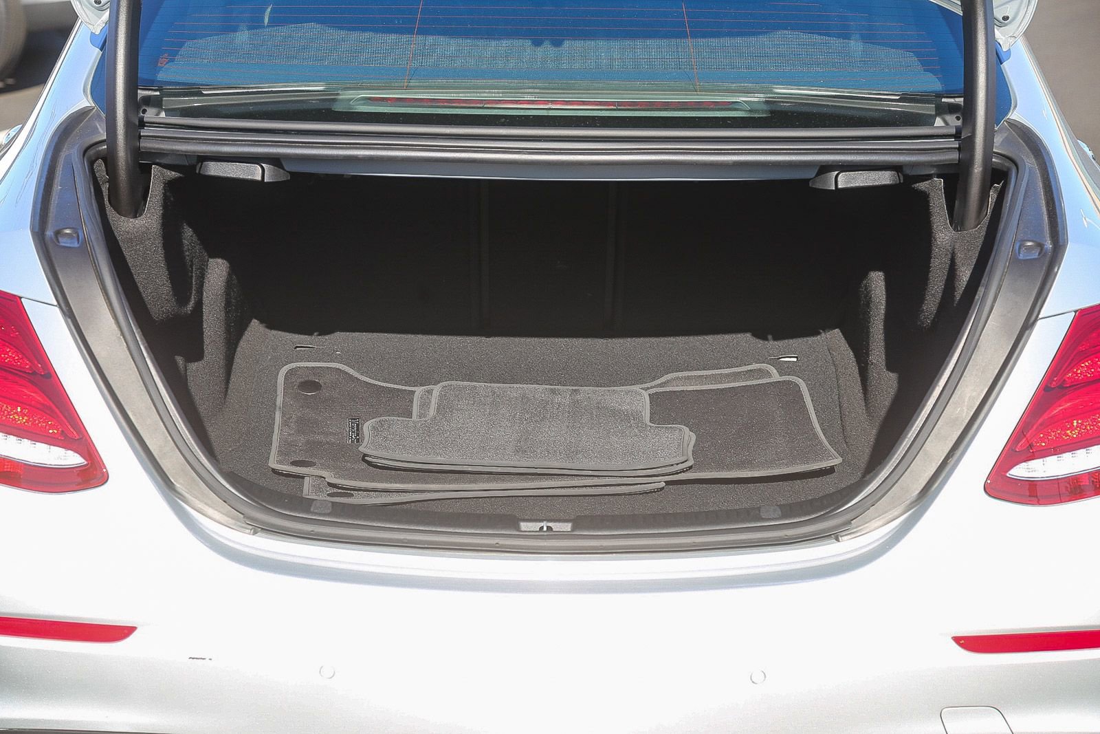 Used 2018 Mercedes-Benz E 300 w/ Premium 3 Package (Q03) image 27