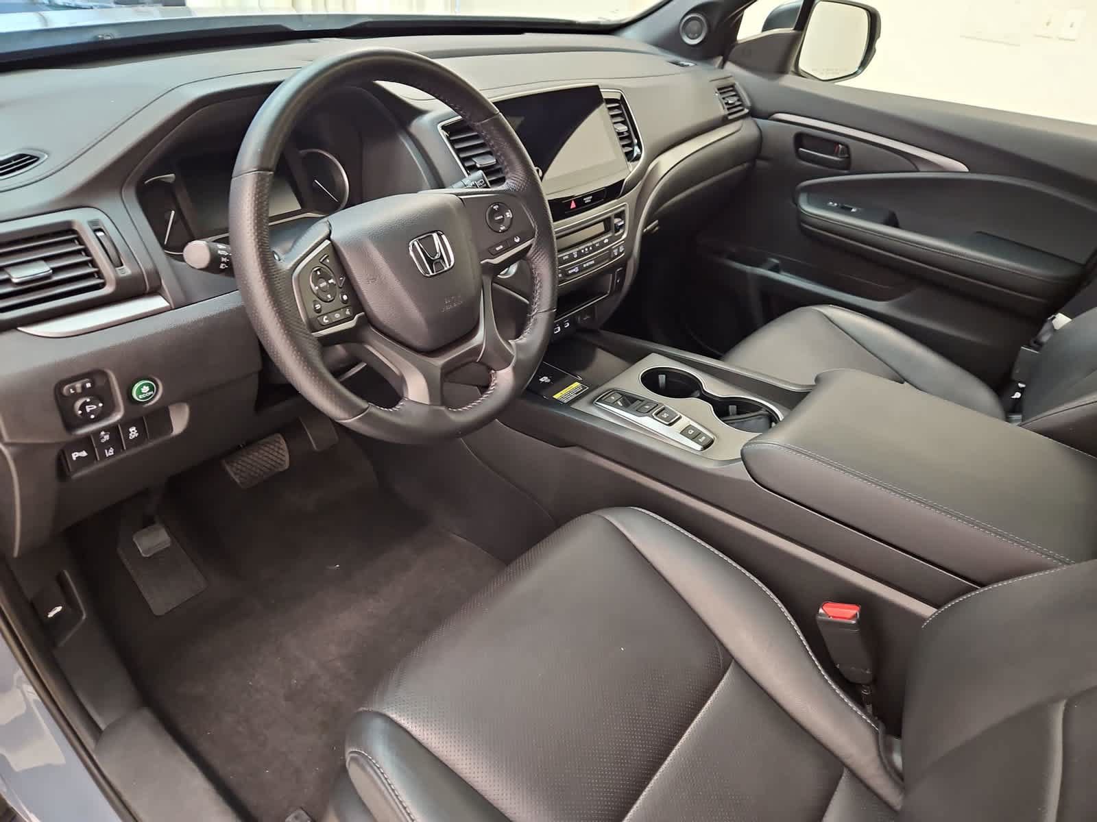 Certified 2024 Honda Passport EX-L image 2