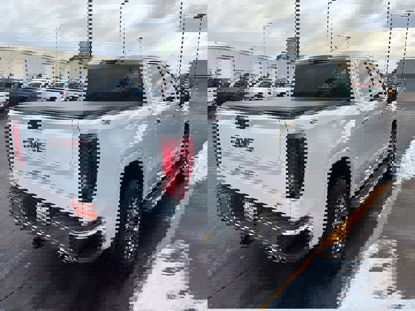 Used 2022 GMC Sierra 1500 SLT w/ X31 Off-Road Package image 8