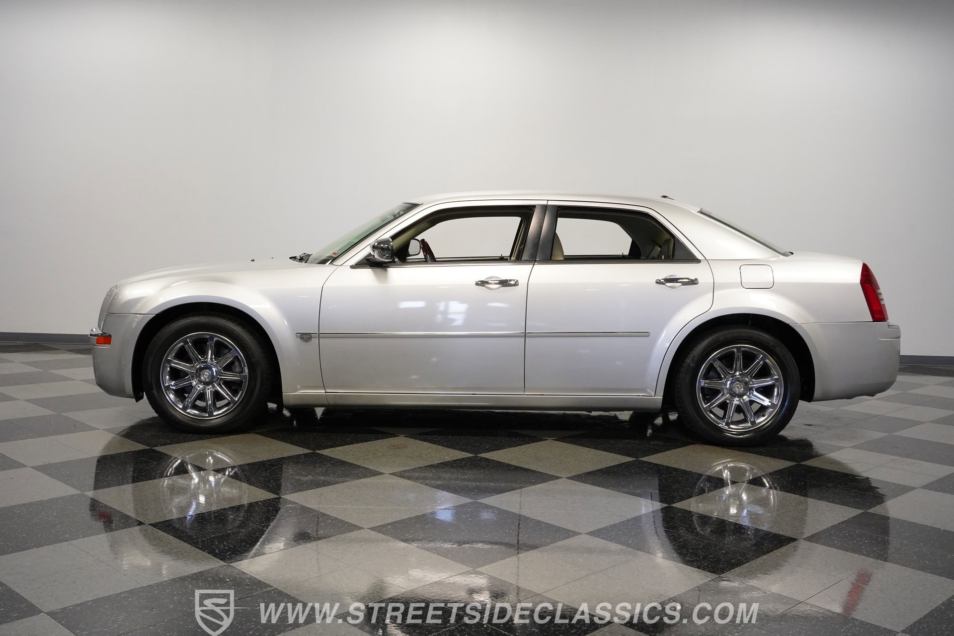 Used 2005 Chrysler 300 C w/ Navigation & Sound Group II image 2