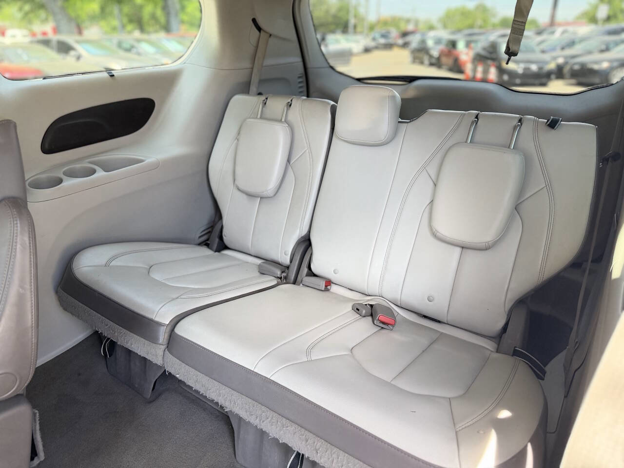 Used 2017 Chrysler Pacifica Touring-L FWD image 22