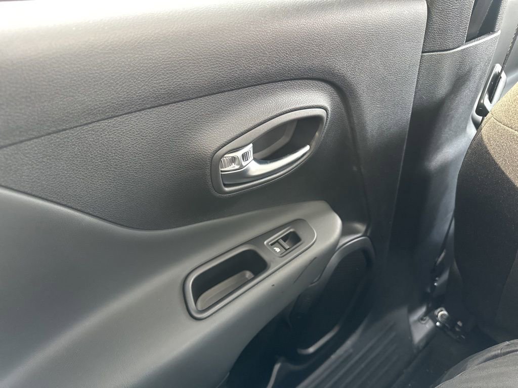 Used 2022 Jeep Renegade Latitude w/ Convenience Group image 33