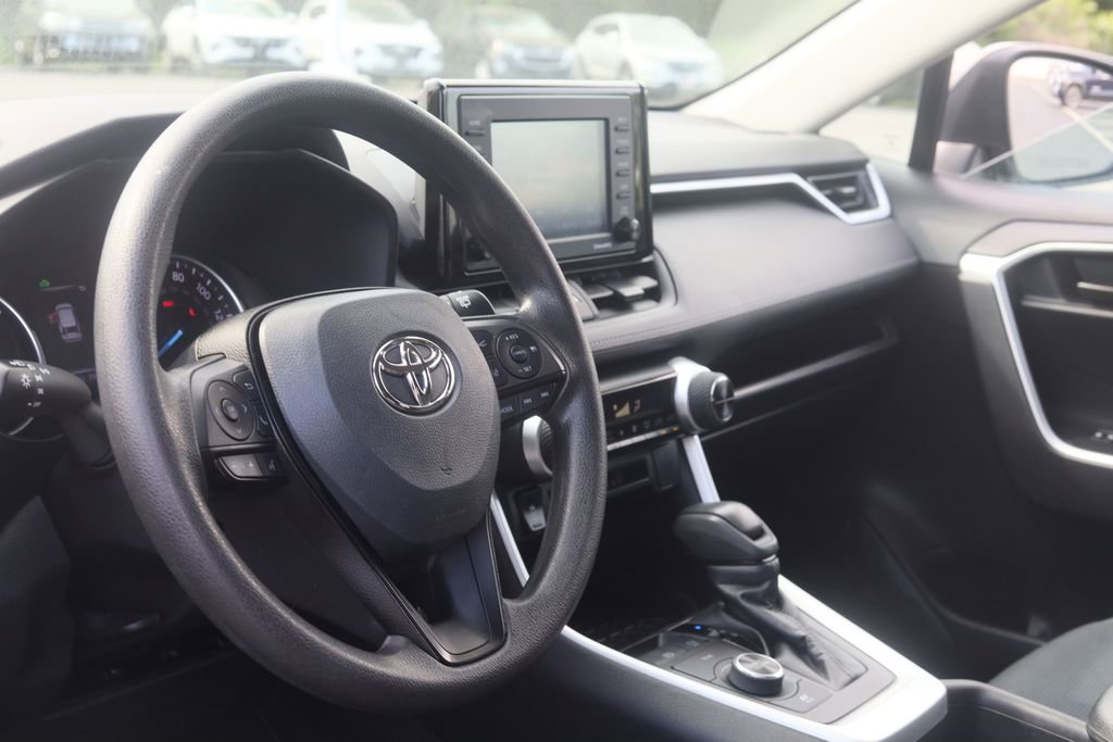 Used 2022 Toyota RAV4 LE AWD/4WD image 9