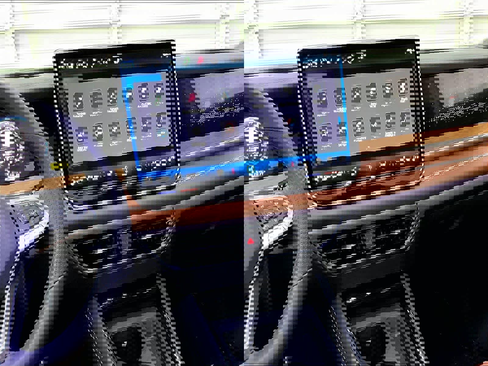 New 2026 Volkswagen Tiguan SEL R-Line image 9