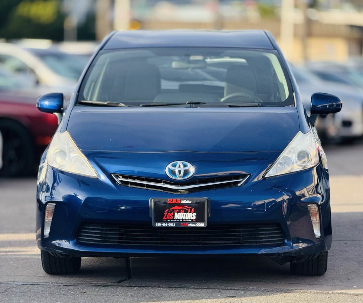 Used 2014 Toyota Prius V Two image 2