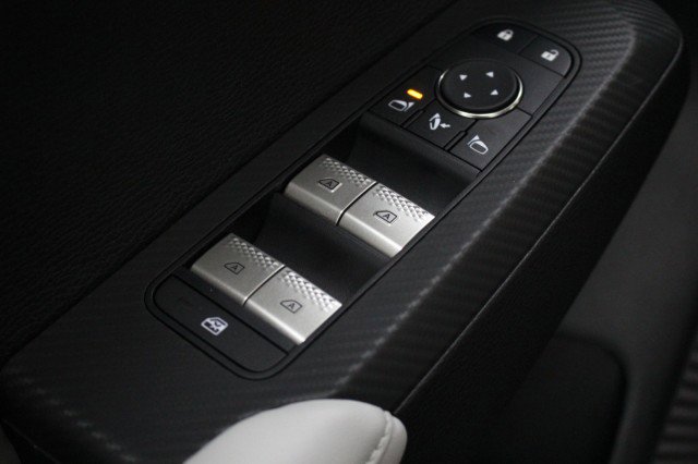 New 2025 Mitsubishi Outlander SE image 16