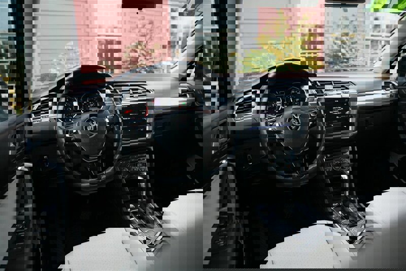 Used 2019 Volkswagen Tiguan SE image 12