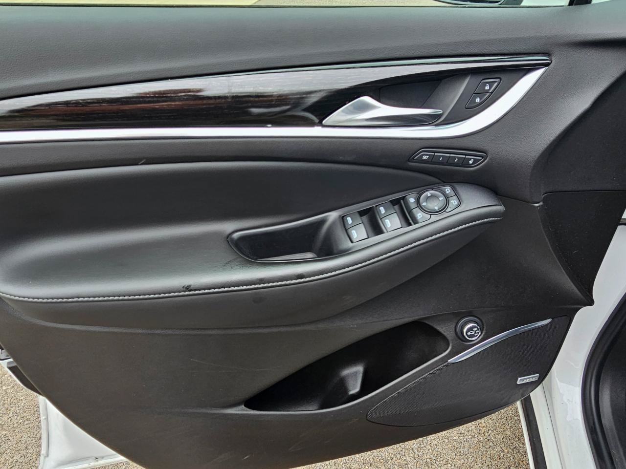Used 2021 Buick Enclave Avenir w/ Avenir Technology Package AWD/4WD image 33