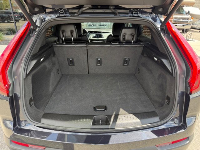 Used 2023 Cadillac XT4 Luxury w/ Cold Weather Package image 8
