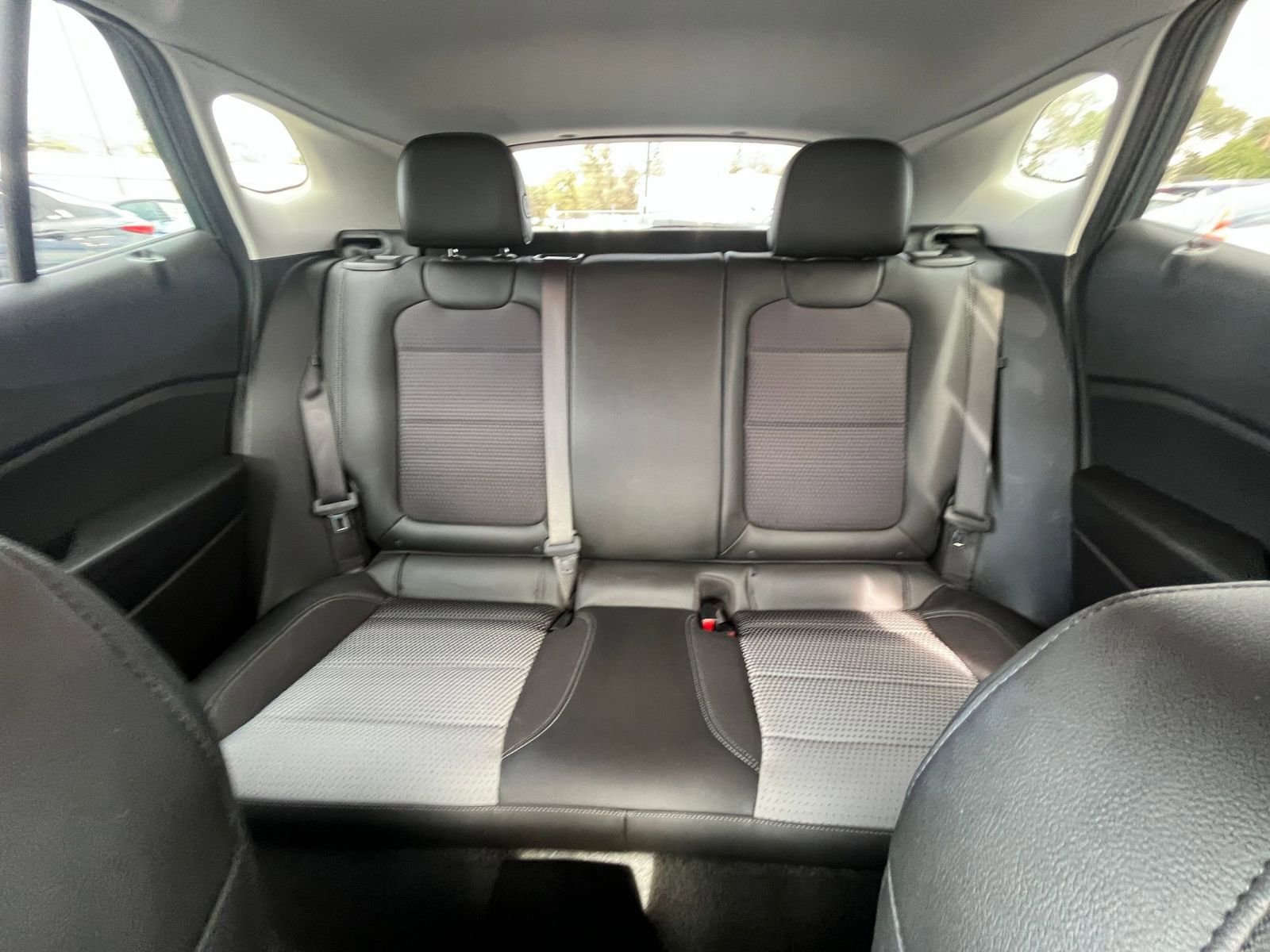 Used 2025 Chevrolet Trax LT w/ LT Convenience Package image 37