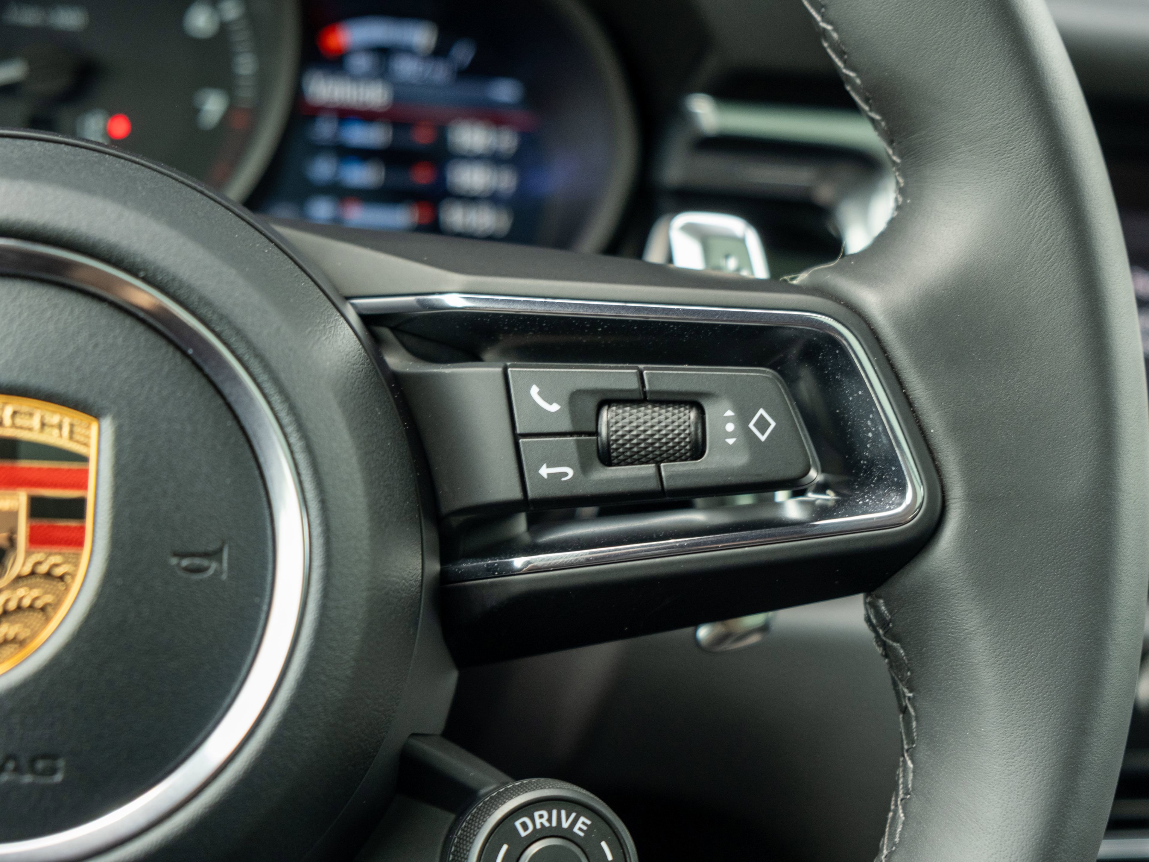 Certified 2026 Porsche Macan AWD/4WD image 27