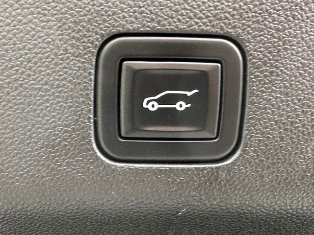 Used 2023 GMC Yukon XL Denali Ultimate image 18