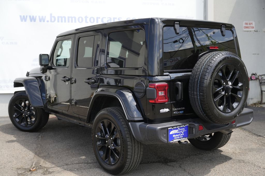 Used 2025 Jeep Wrangler Unlimited Sahara w/ Safety Group AWD/4WD image 4