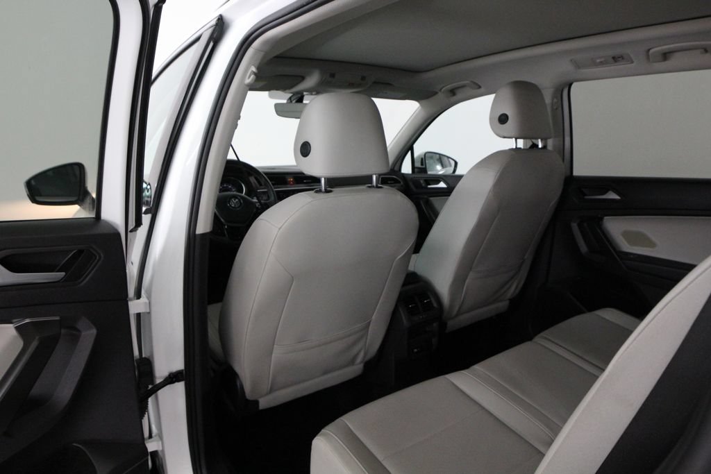 Used 2021 Volkswagen Tiguan SE w/ Panoramic Sunroof Package AWD/4WD image 37