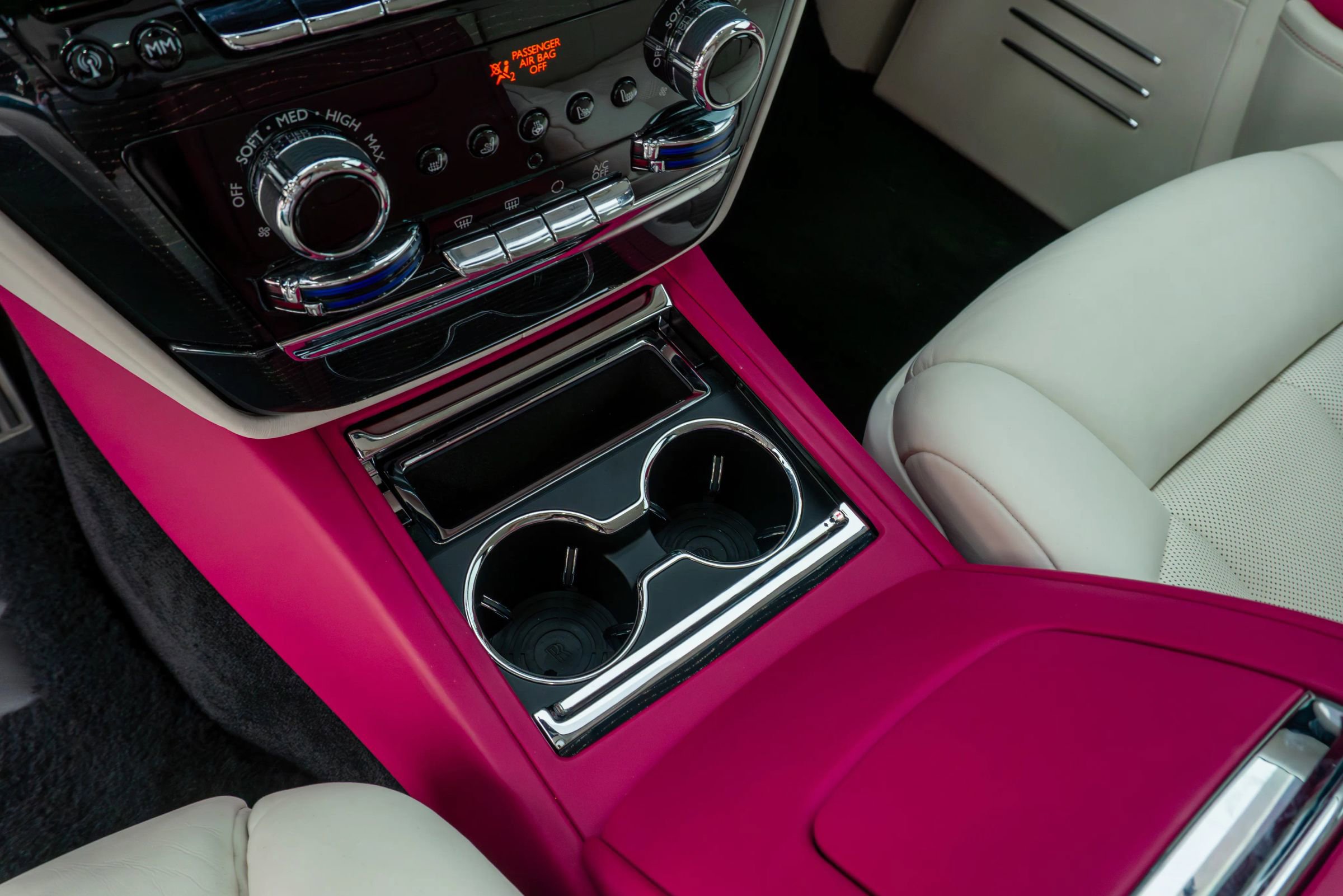 Used 2023 Rolls-Royce Phantom Sedan image 77