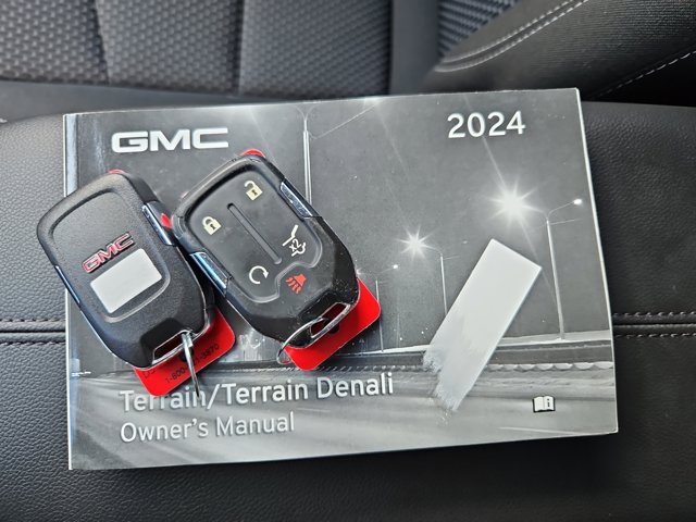 Used 2024 GMC Terrain SLE w/ Driver Convenience Package AWD/4WD image 13