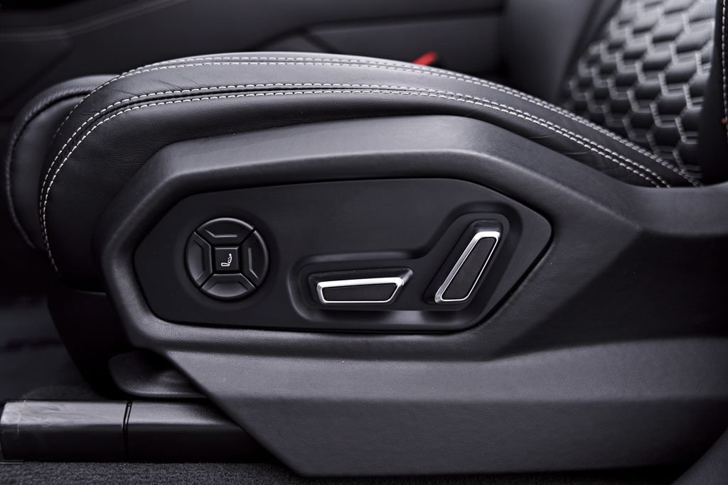 Used 2021 Lamborghini Urus AWD/4WD image 56