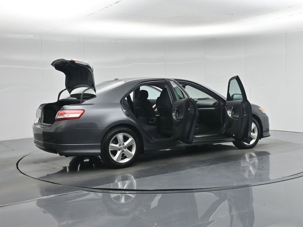 Used 2010 Toyota Camry SE image 4