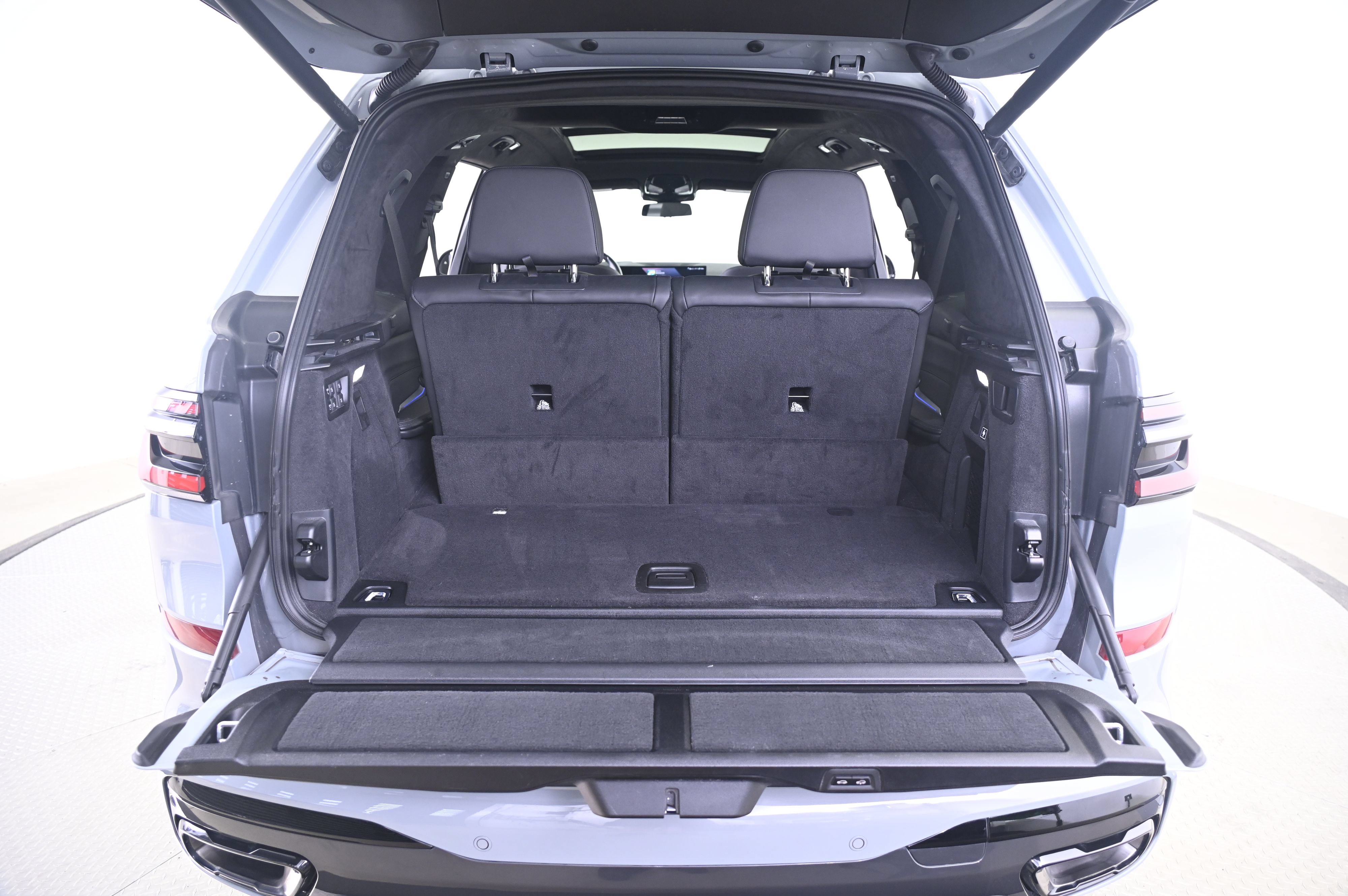 Used 2025 BMW X7 xDrive40i w/ M Sport Package AWD/4WD image 15