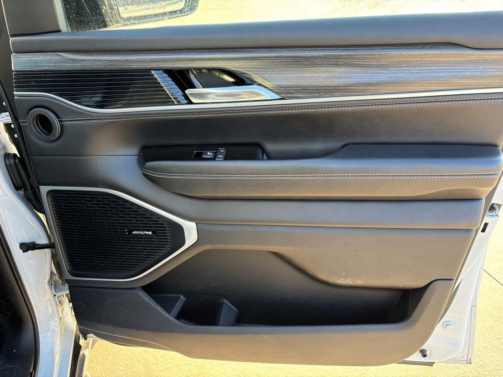 Used 2023 Jeep Wagoneer L Series II image 11