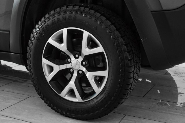 Used 2017 Jeep Cherokee Trailhawk w/ Cold Weather Group image 49