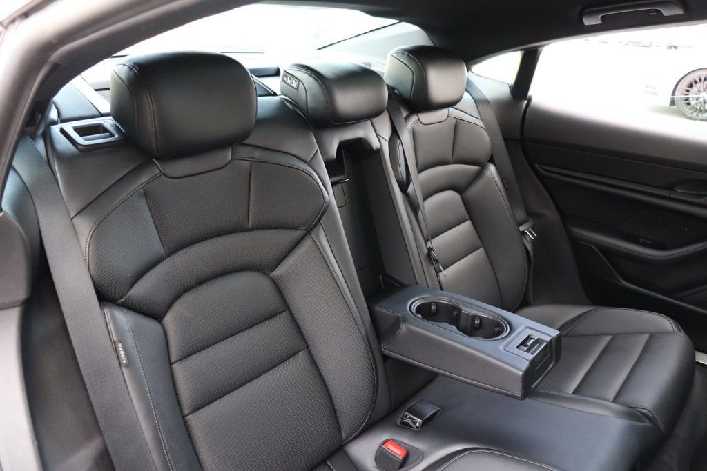 Used 2020 Porsche Taycan 4S image 30