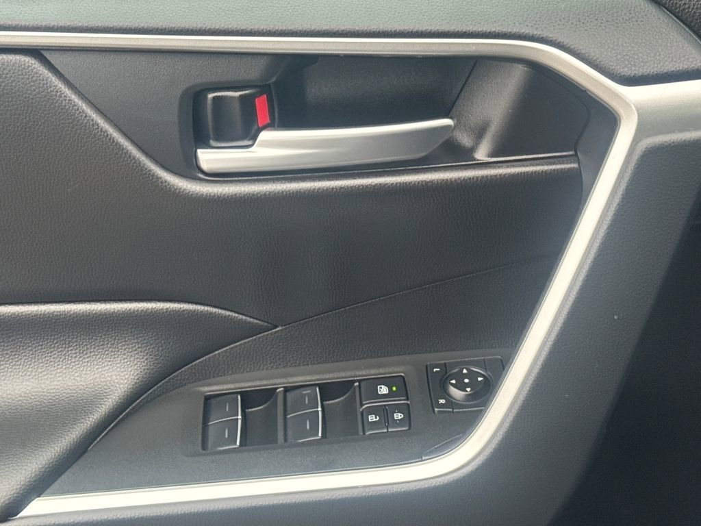 Used 2025 Toyota RAV4 XLE image 34