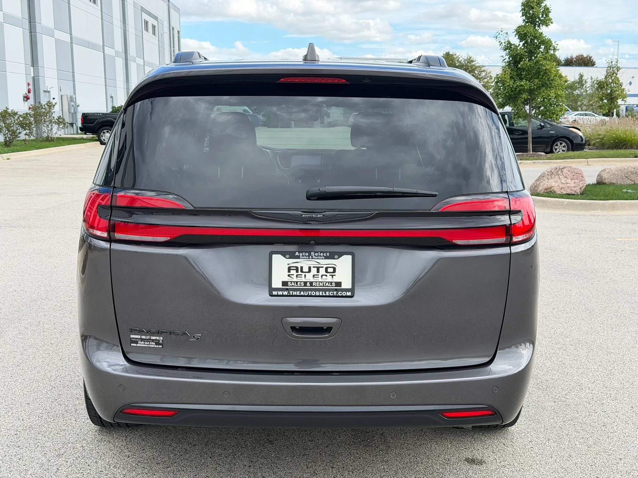 Used 2021 Chrysler Pacifica Touring w/ S Appearance Package FWD image 6