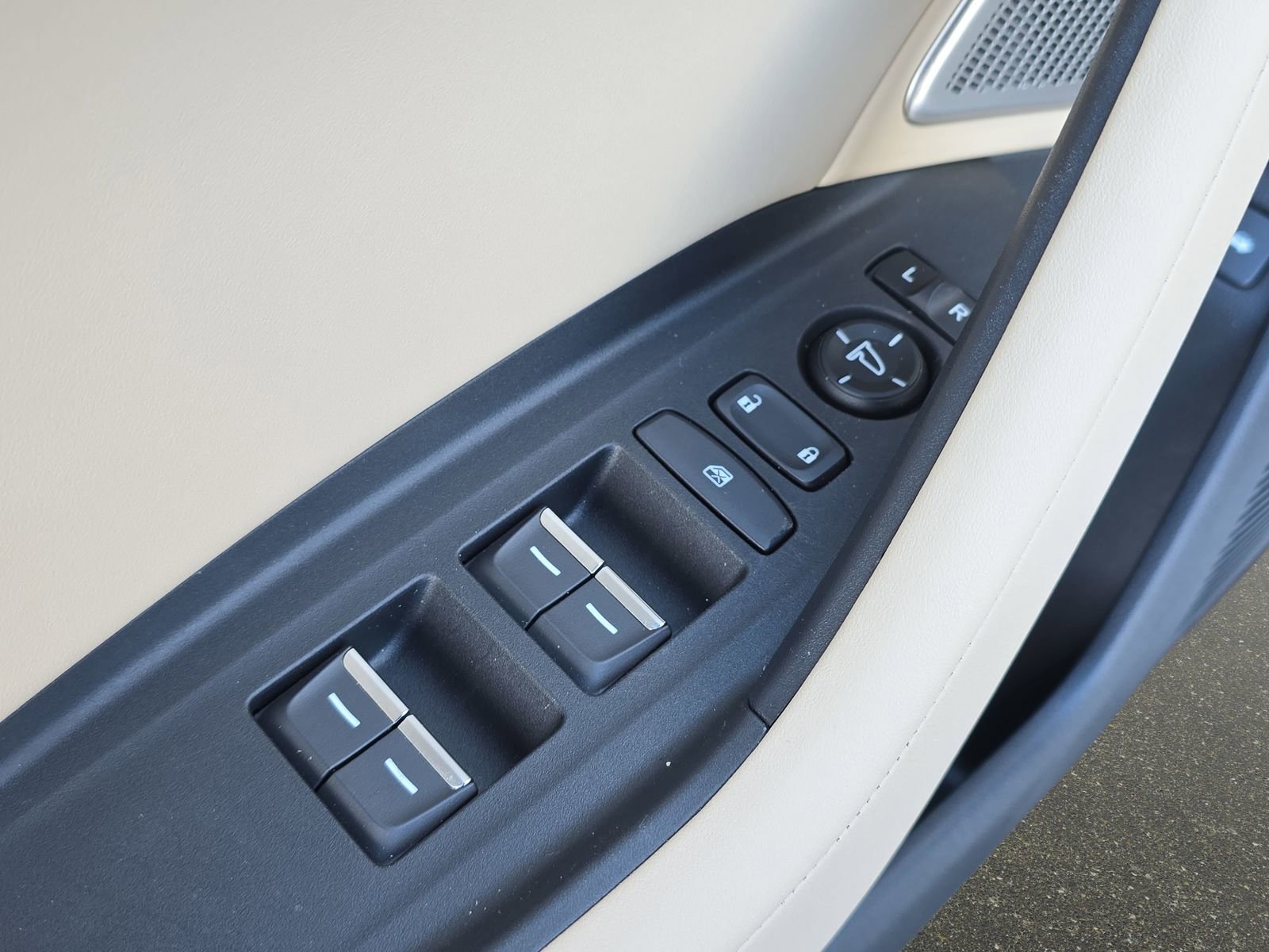 Used 2025 Acura TLX w/ Technology Package image 29