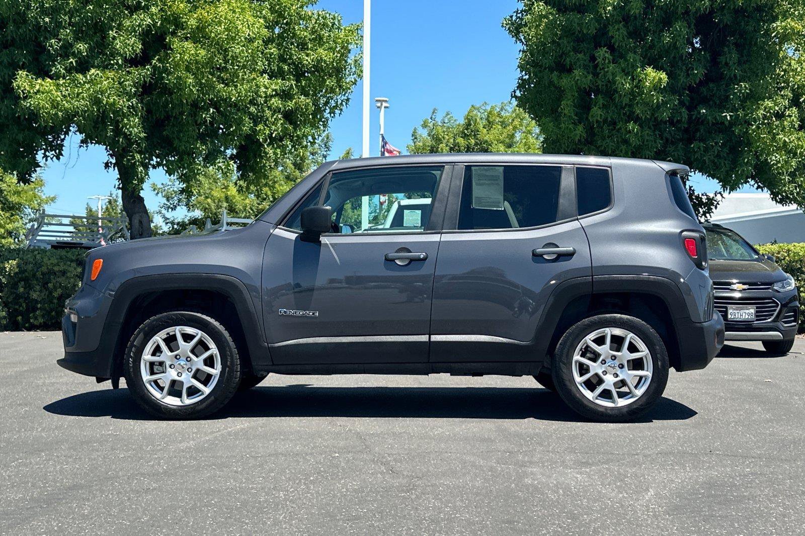 Certified 2023 Jeep Renegade Latitude AWD/4WD image 7