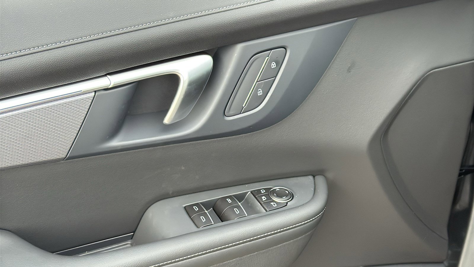 New 2026 Buick Enclave Sport Touring image 9